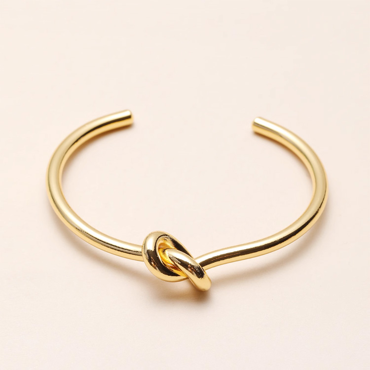 Conclusion The high-end brand Celi style Instagram has a simple and cool temperament, and is popular among netizens. It is a pure copper plated 18K gold knotted bracelet for women